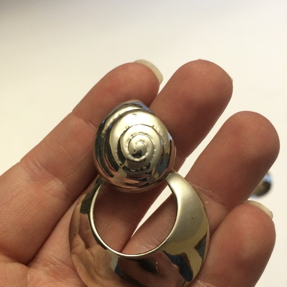 Gorgeous Vintage silver tone earrings - Picture 3 of 5